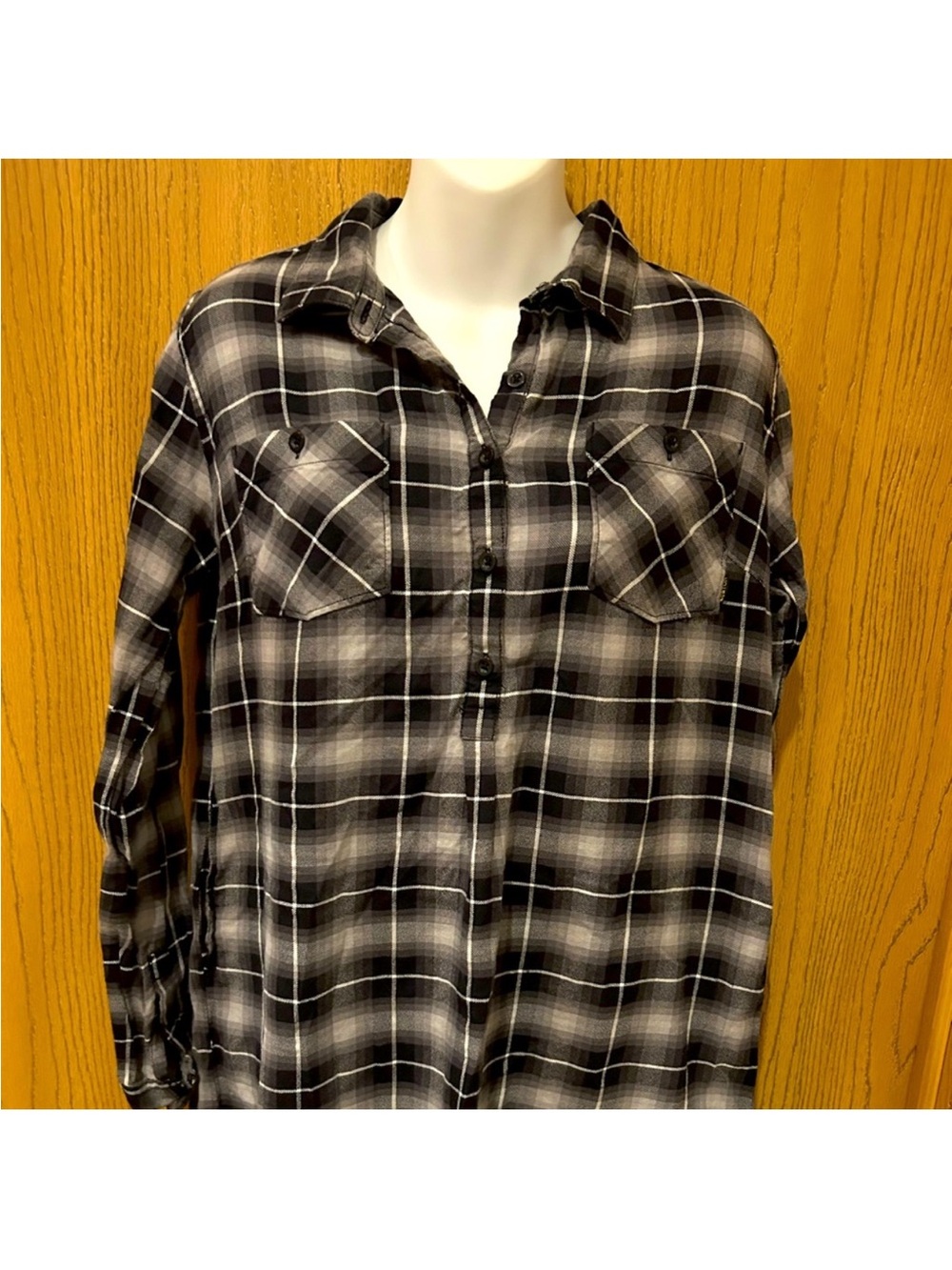 Burton Black Brown and White Plaid Button-Down Shirt Chest Pockets Size Medium